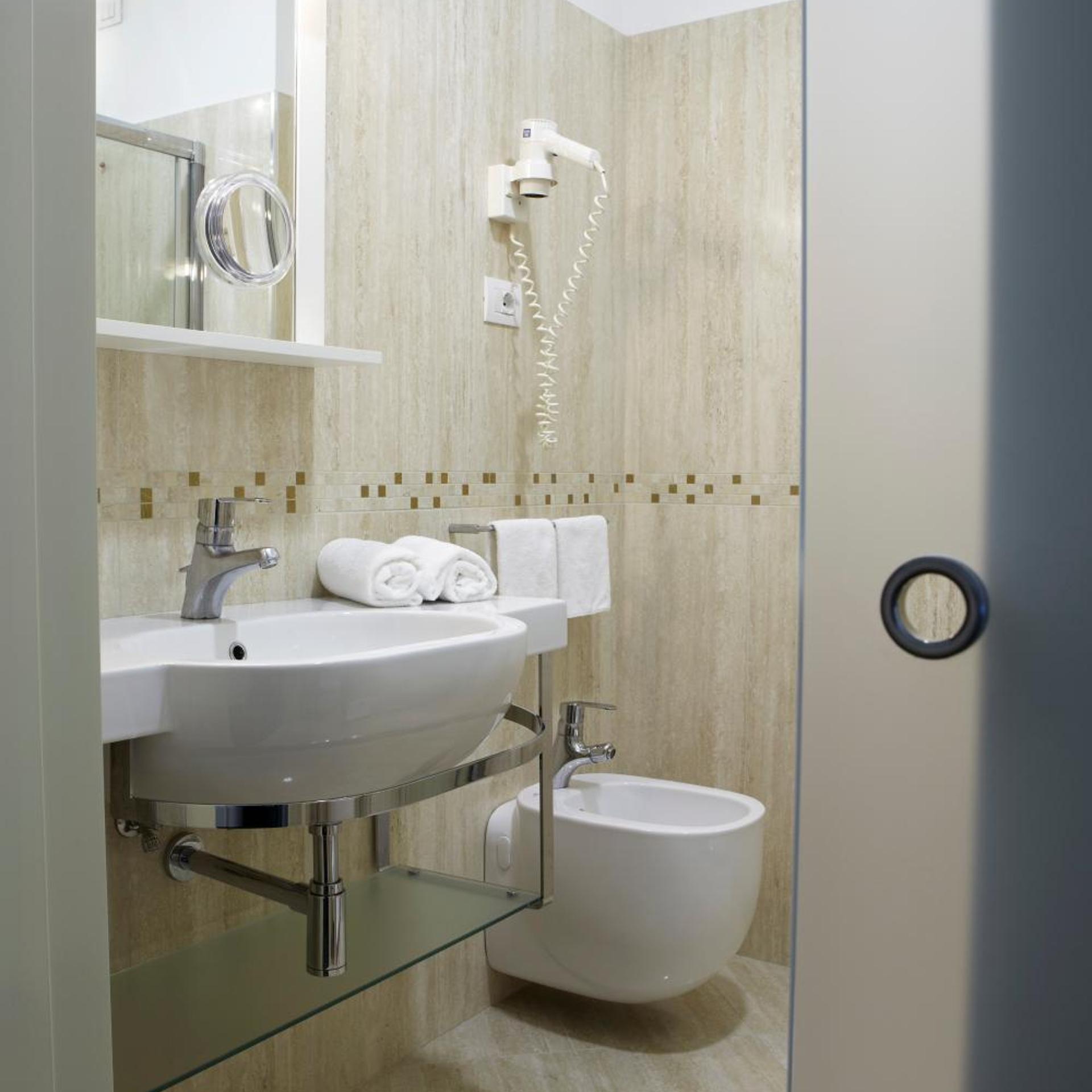 RUHL BEACH HOTEL AND SUITES 54/54