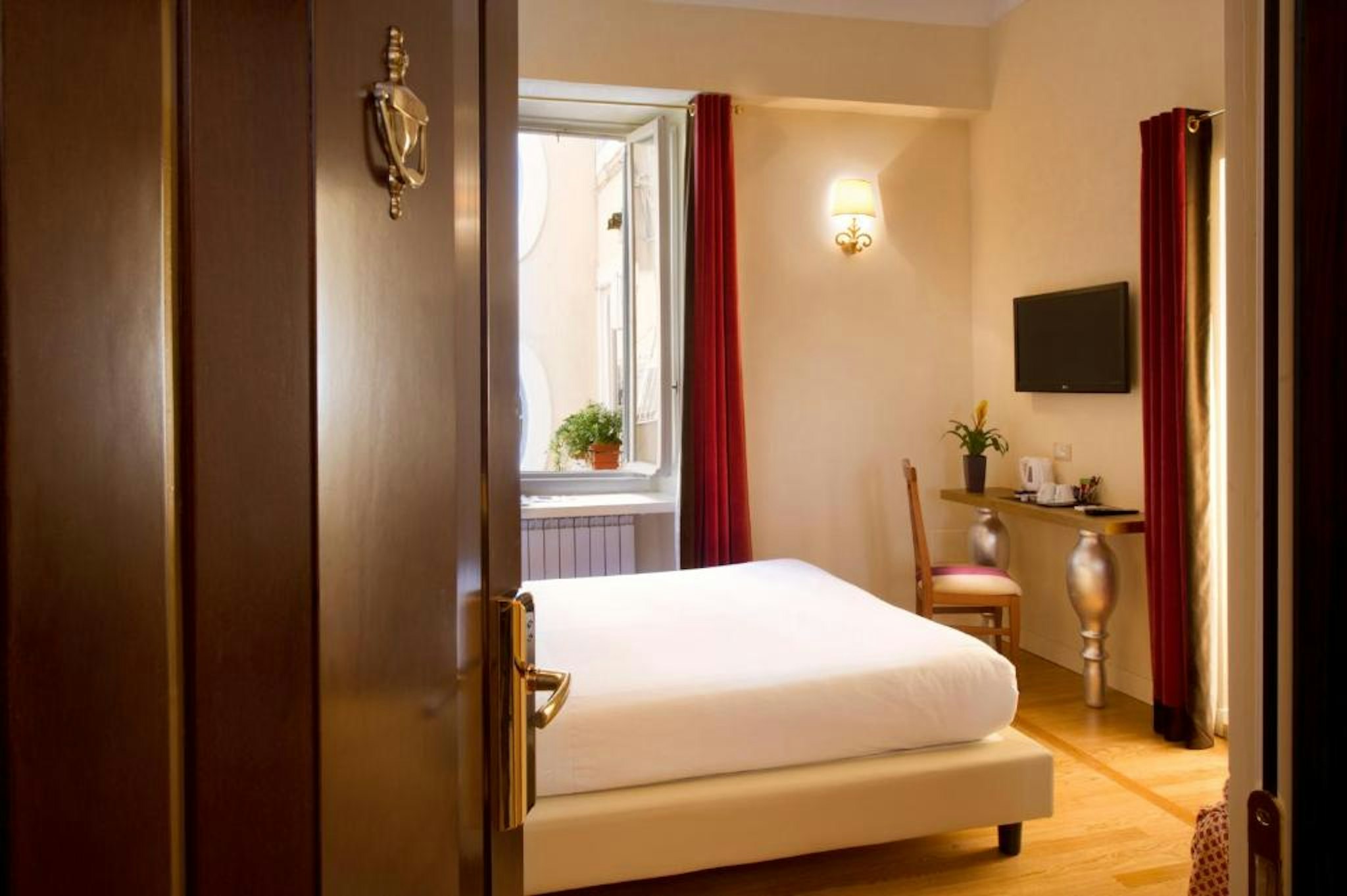 Rome Frattina 27 12/28