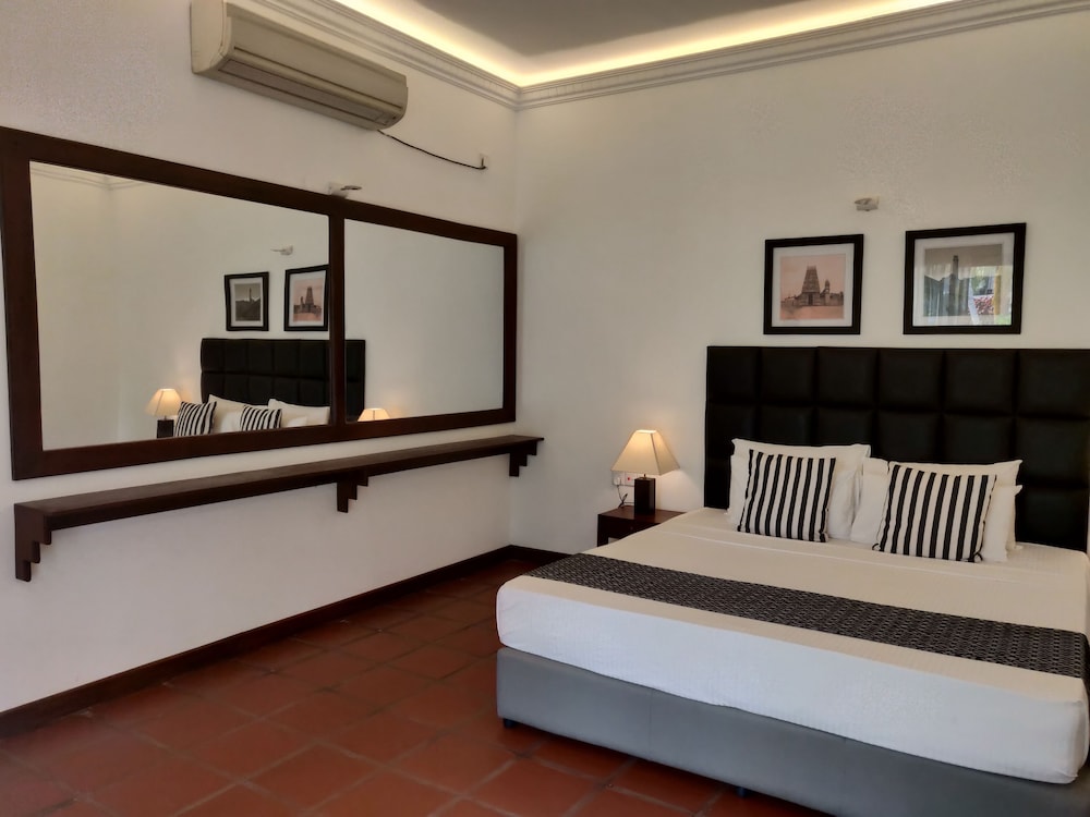 Oreeka Hotel 11/50
