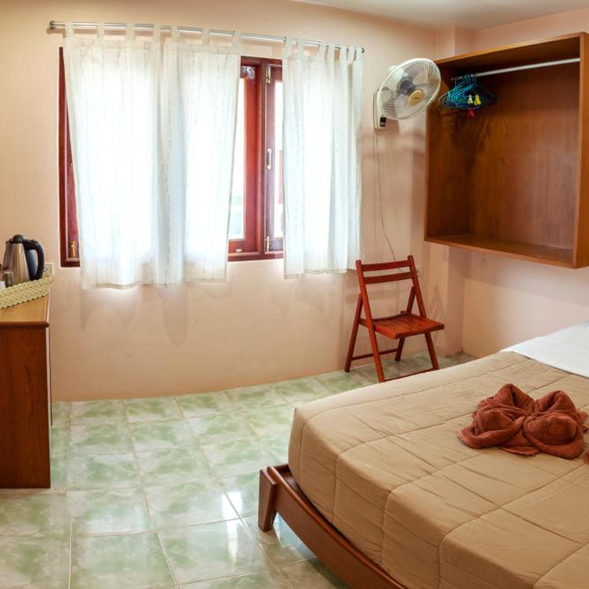 Hugs Guesthouse And Hostel 10/16