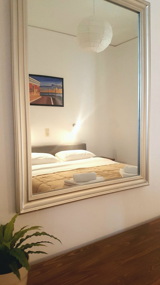 Aegina Hotel 11/73