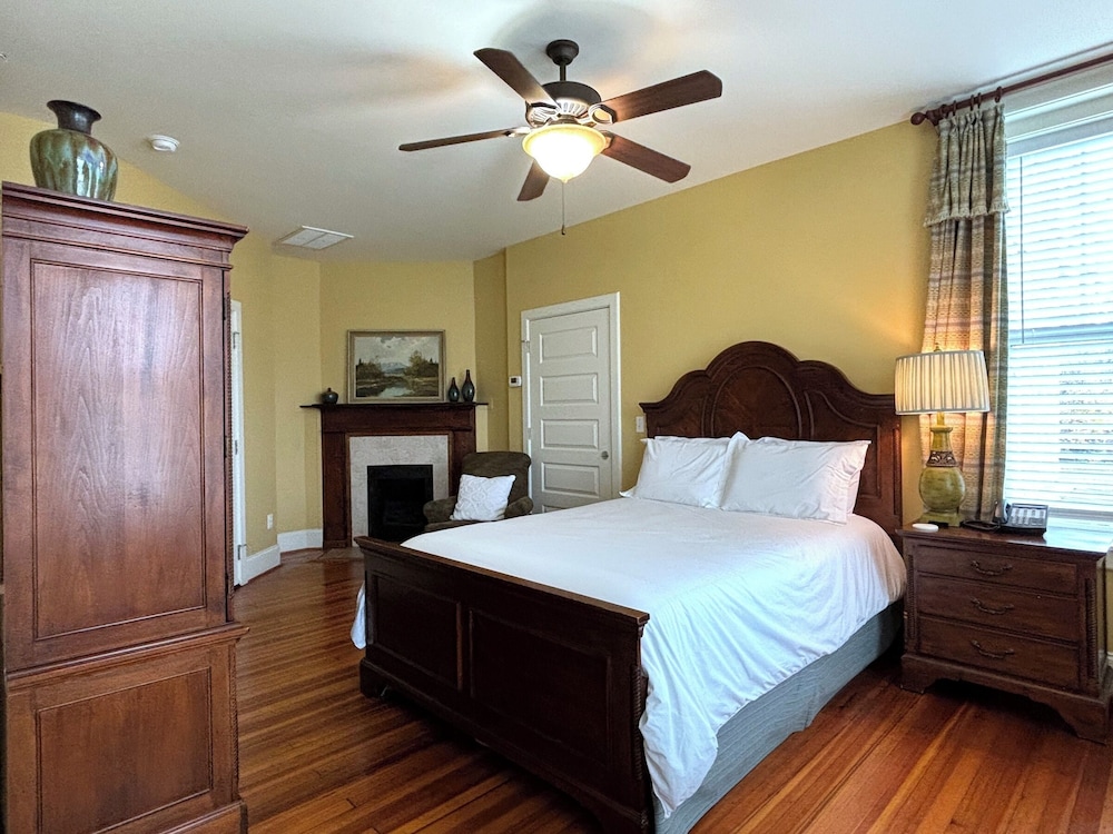 Grand Lux Inn 13/47
