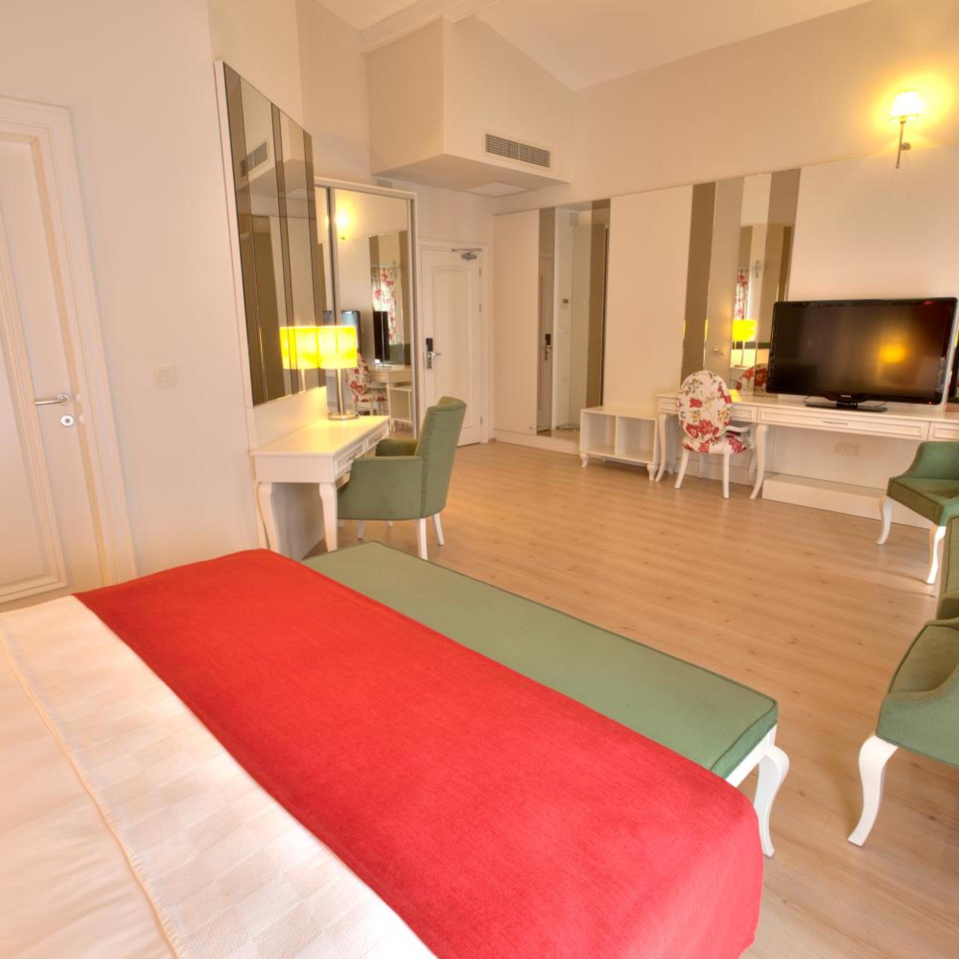 جناح بسرير كينج بجاكوزي، Baga Hotel 3/8