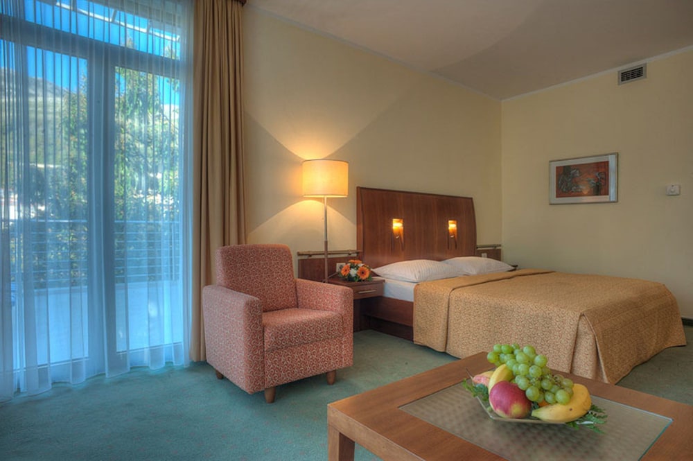 Hotel Rivijera 12/50