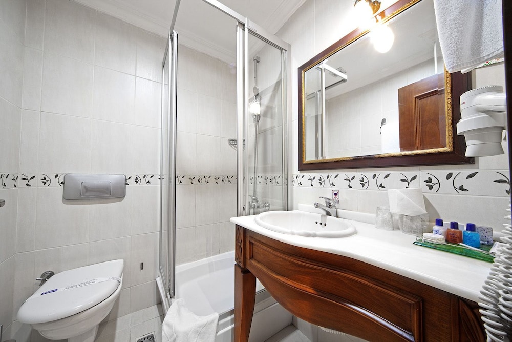 Triton Hotel 58/60