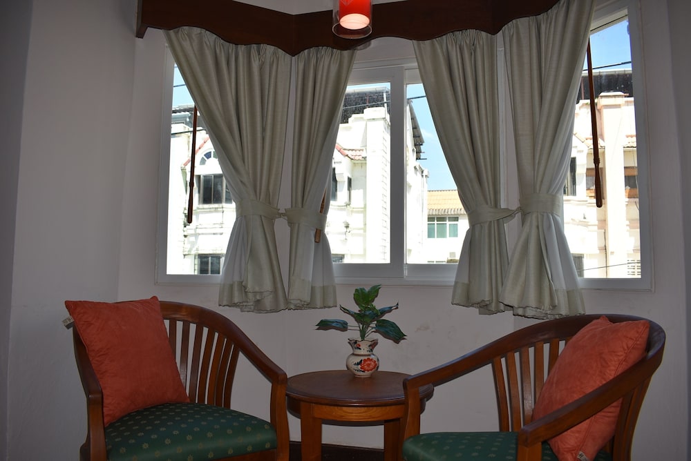 KARON CAFE INN 37/44