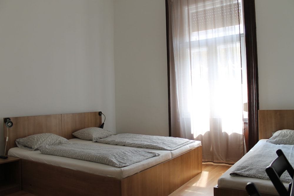 ROOM, TRIPLE