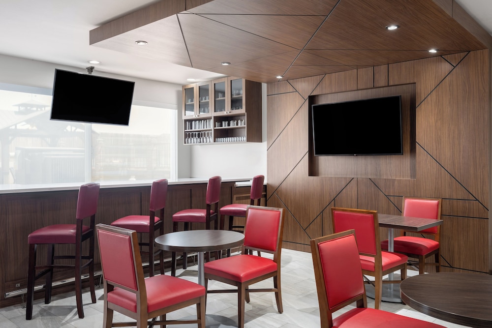 Holiday Inn Express Hotel Suites Snyder 49/54
