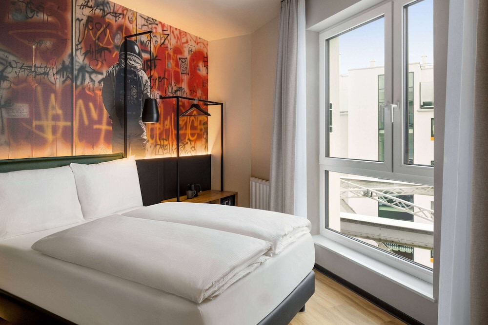 غرفة كومفورت بسرير كوين، B&B HOTEL Berlin-Kreuzberg 11/14