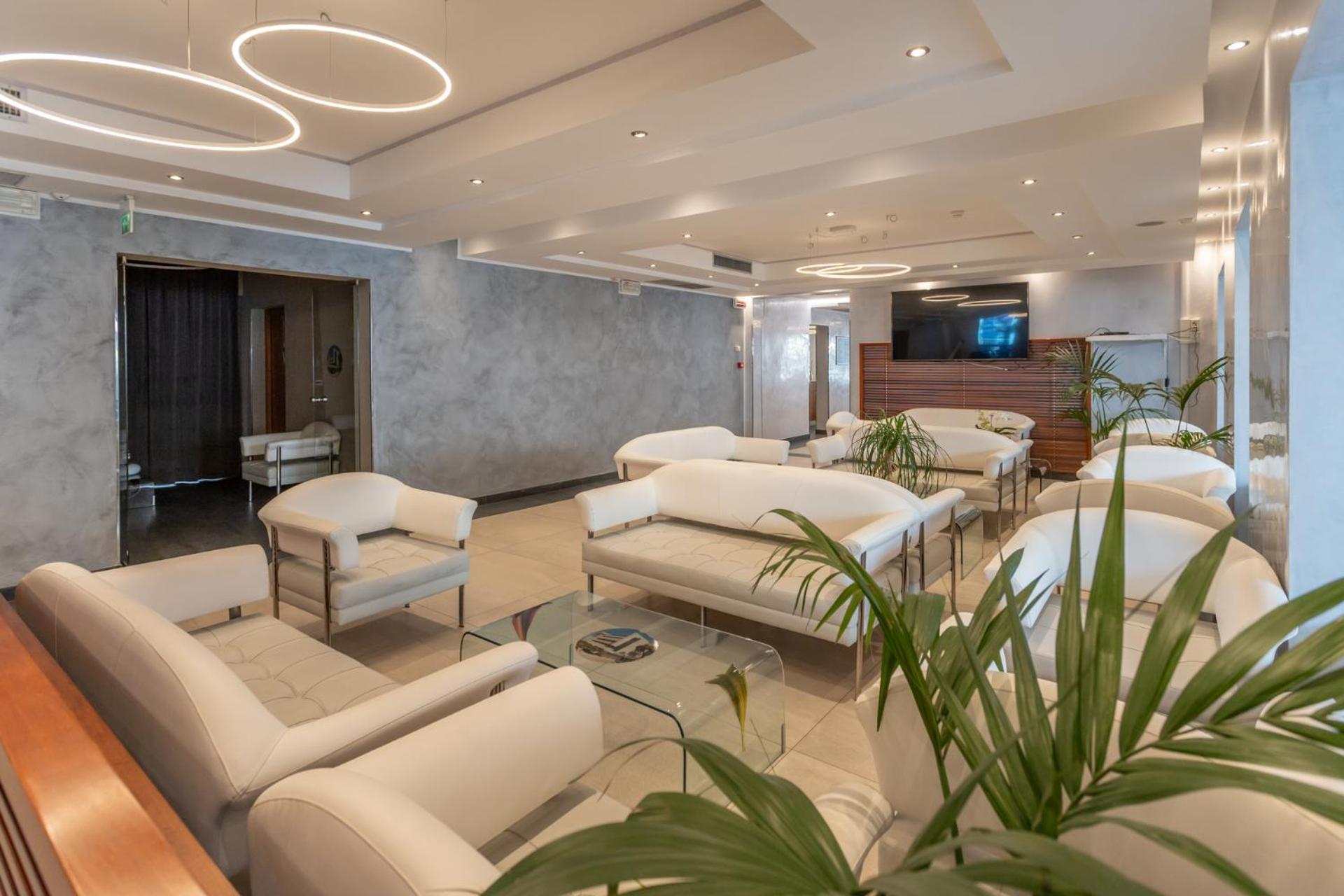 Club Hotel 27/46