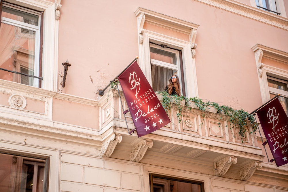 Boutique Centrale Palace 16/81