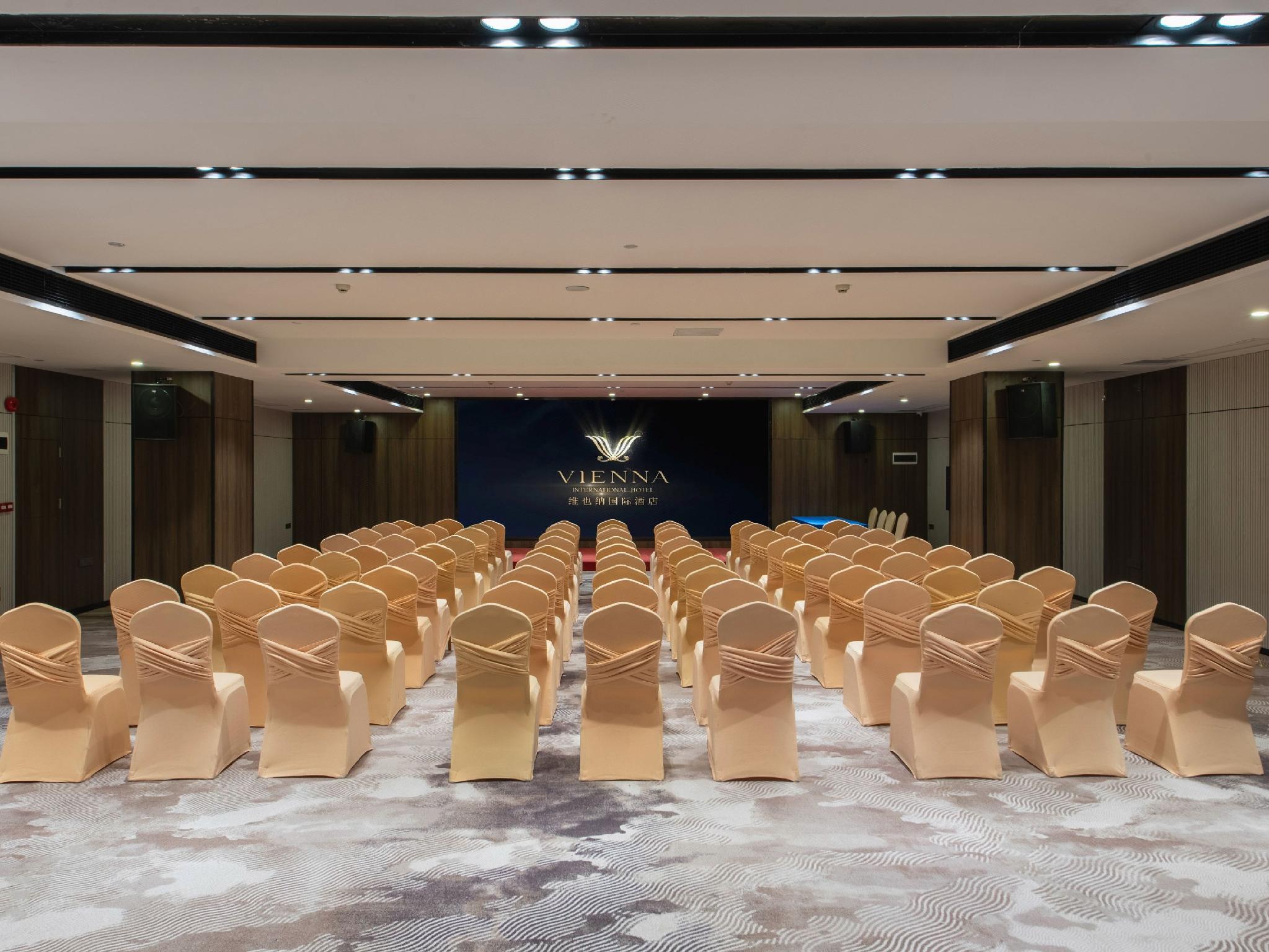 Vienna International Hotel Guangzhou Airport 51/55