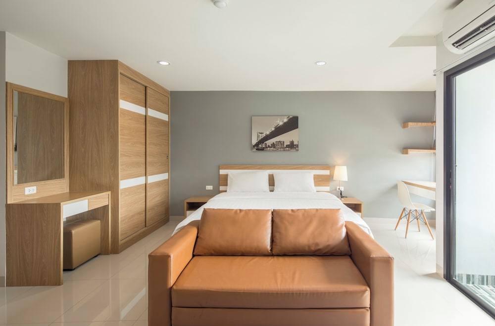 JK Living Hotel and Service Apartment 27/67