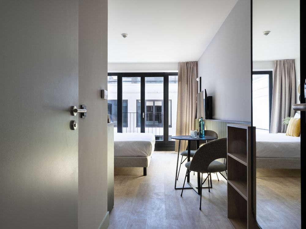 numa I Arc Rooms and Apartments (ex Hotel Angleterre) 33/38
