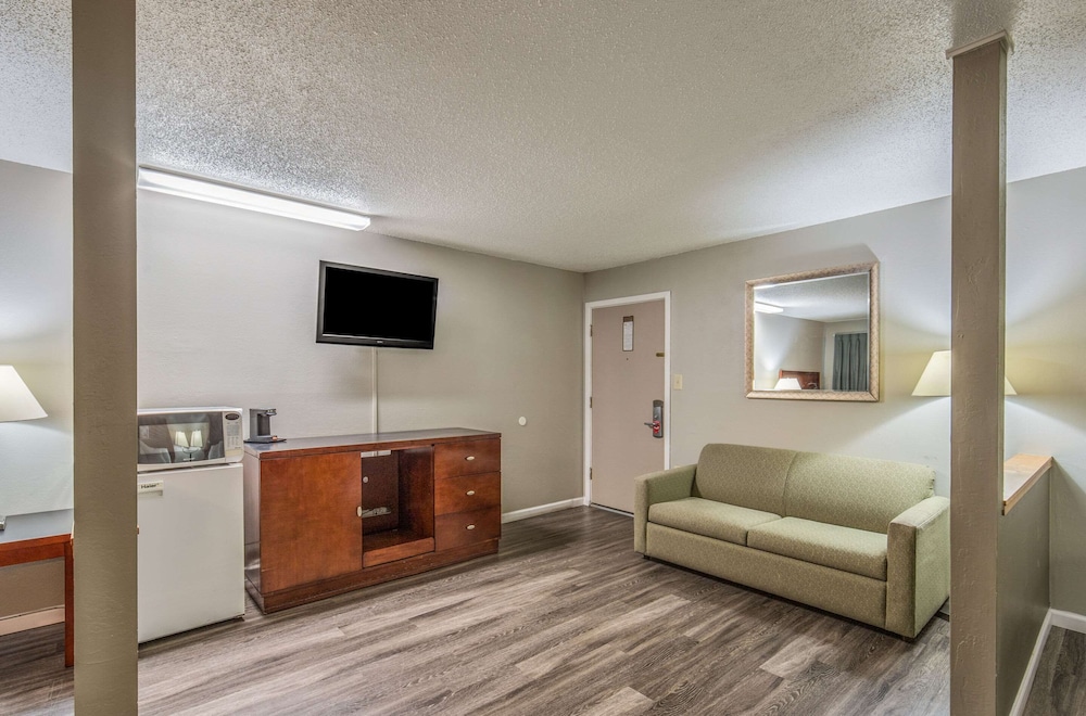 Econo Lodge Inn & Suites Yreka, CA 36/50