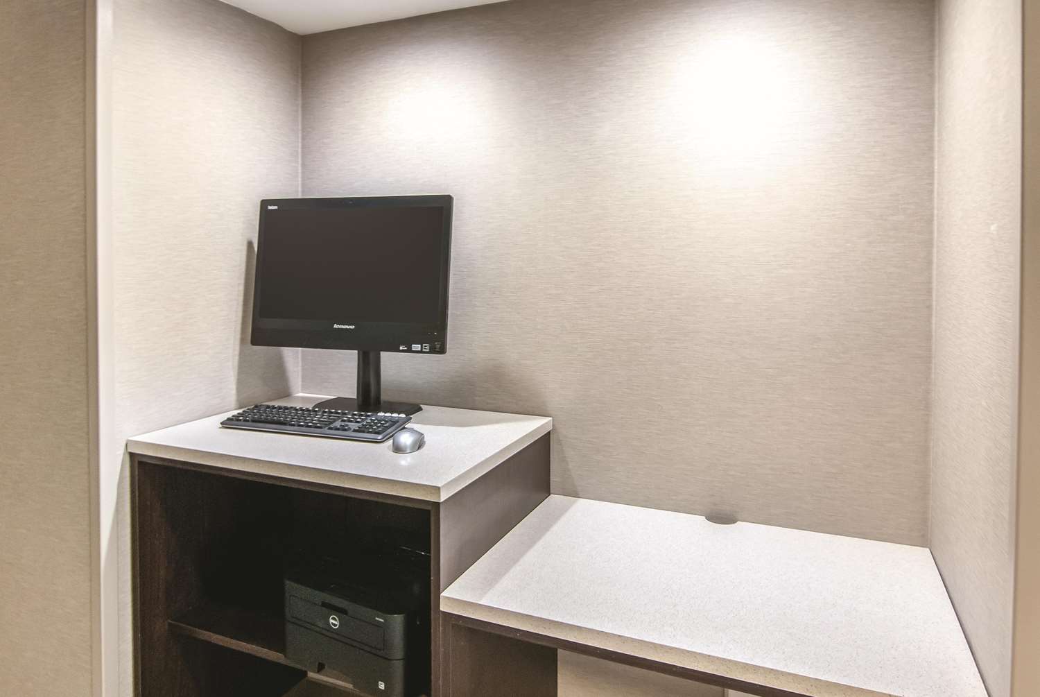 La Quinta Inn Suites By Wyndham Orlando Ucf 40/45