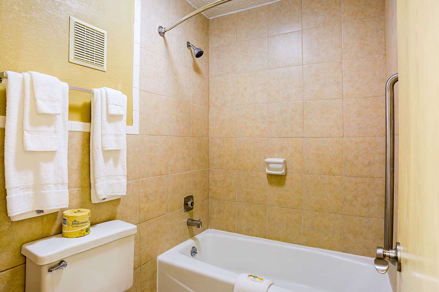 Quality Inn Hurricane Mills I-40 26/27