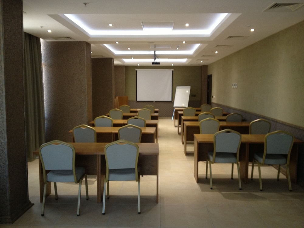 Edis Premier Hotel 31/37