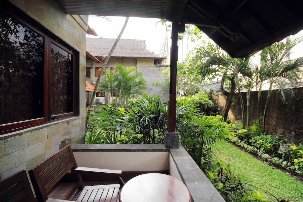 Grand Balisani Suites Hotel 66/71