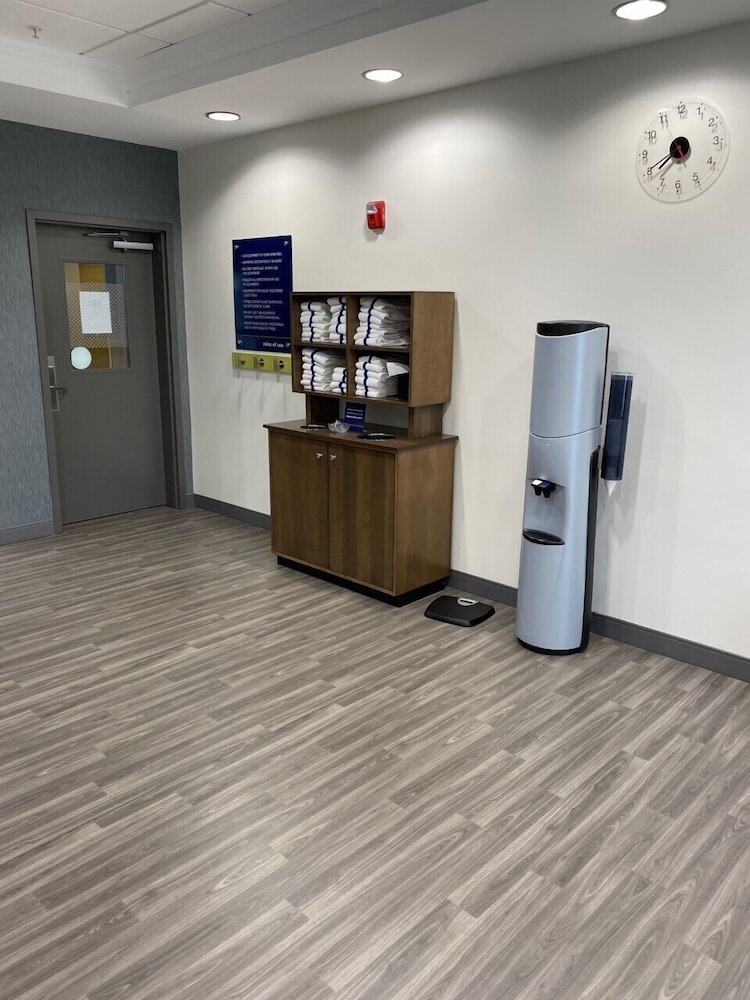 Hampton Inn Suites Paducah 8/55