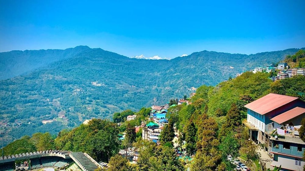 The Lindsay Himalayan Heights 28/31