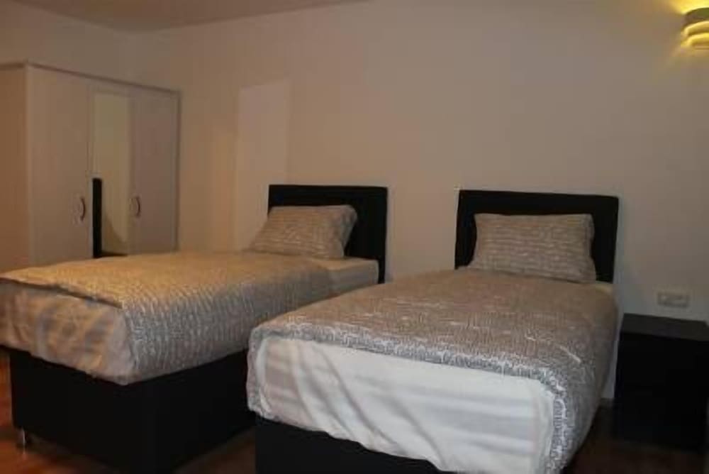 COMFORT, DOUBLE OR TWIN BED, SHARED BATHROOM