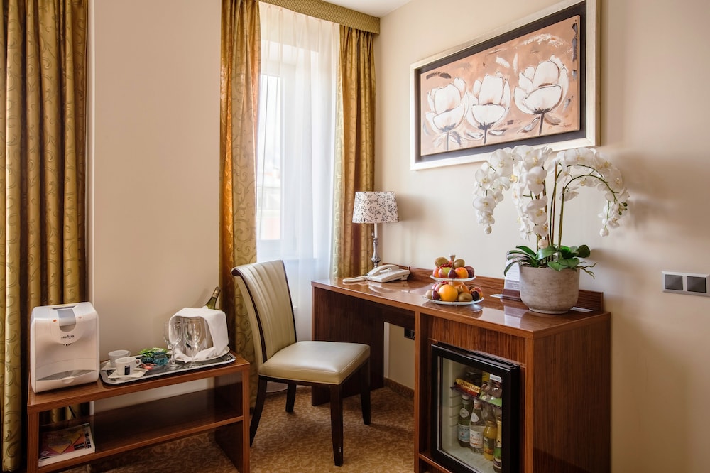 Avalon Hotel and Conferences 49/63