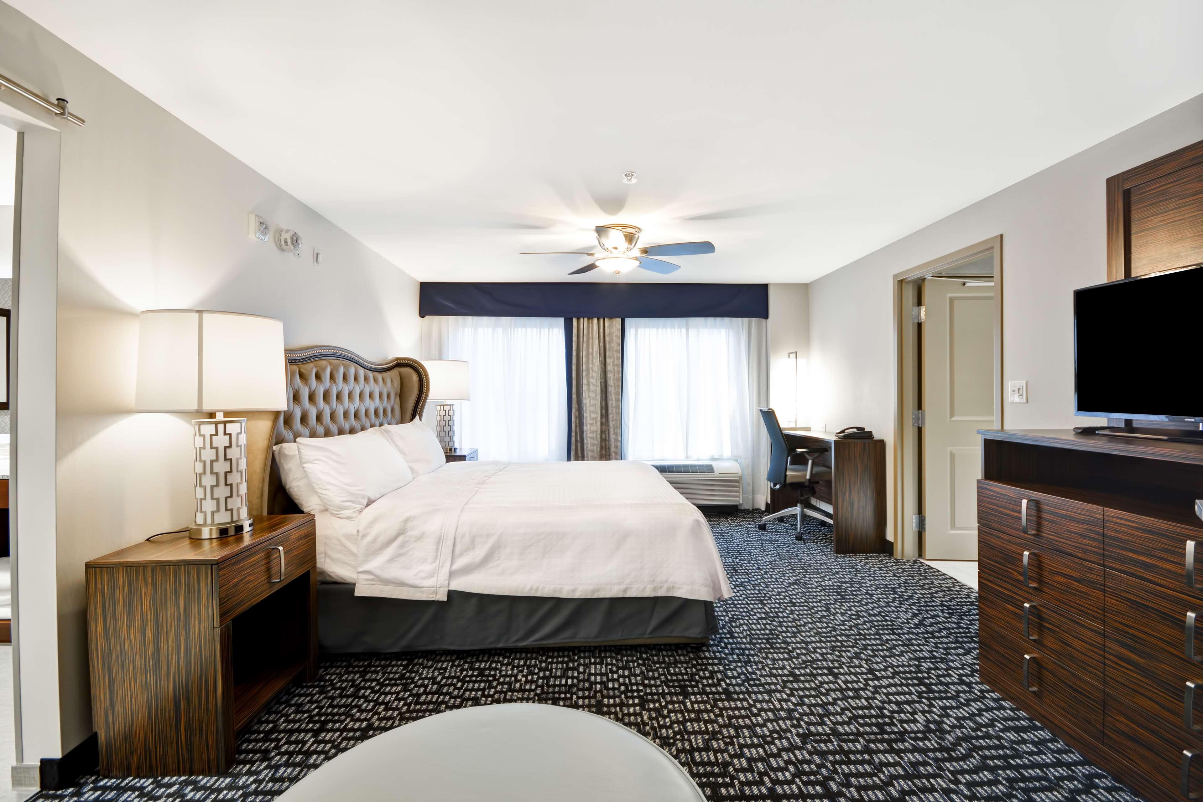 1 BEDROOM, SUITE, KING BED