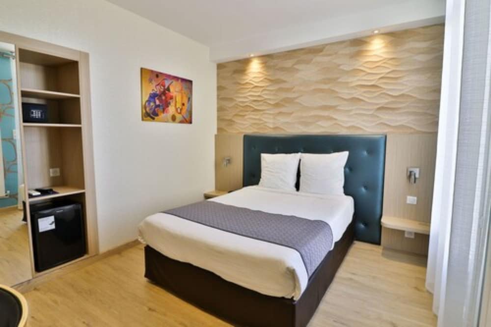 Hotel Provencal 7/50