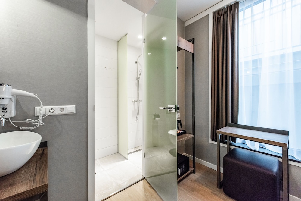 Melrose Hotel 33/42