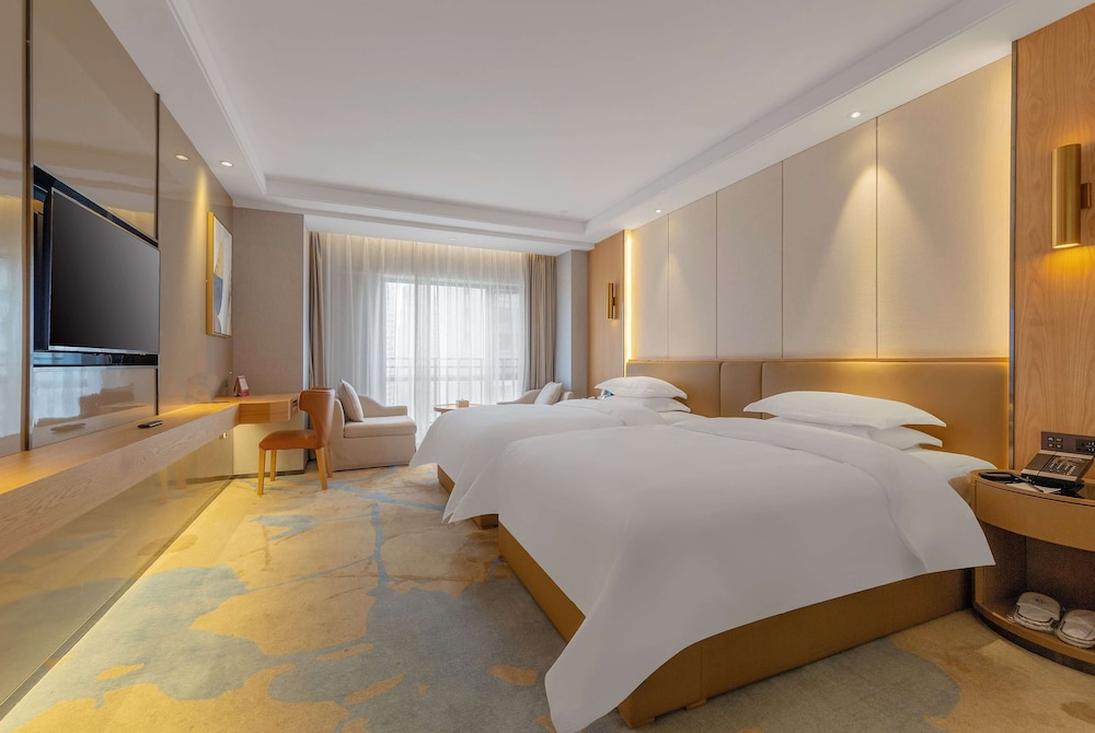 DELUXE, 2 DOUBLE BEDS