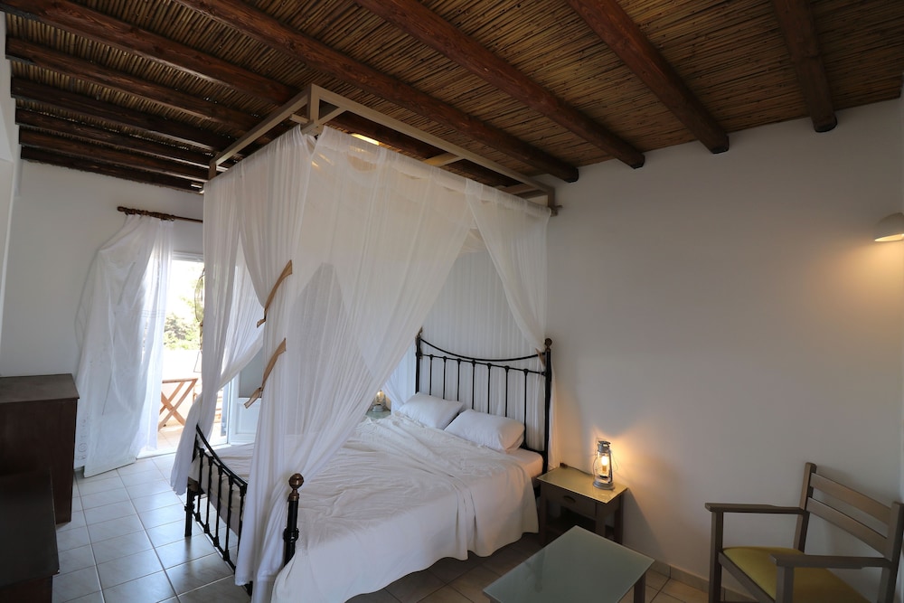 Avra Pahainas Hotel 3/50