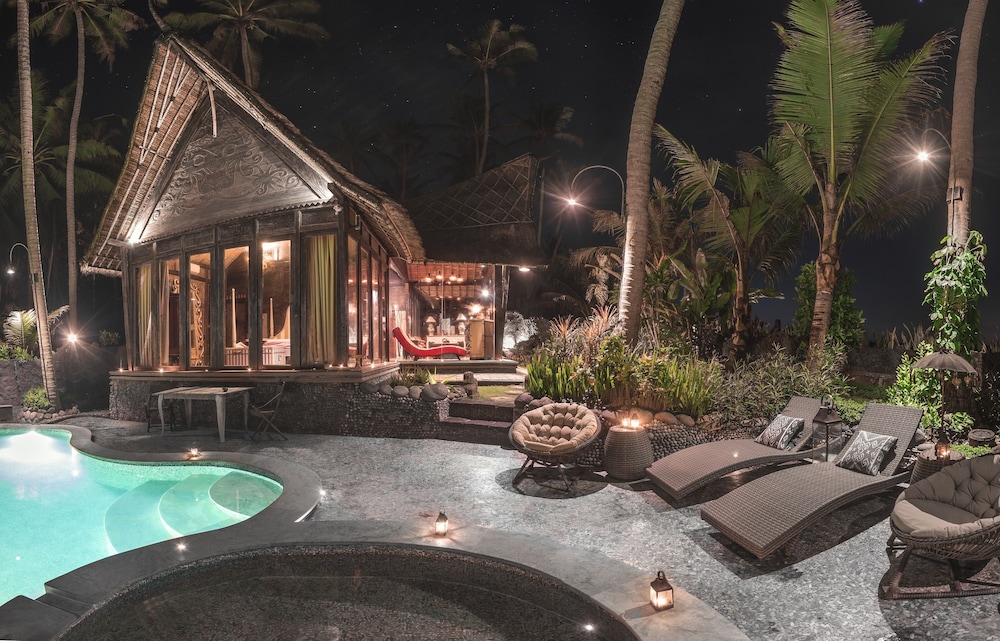 Absolute Beachfront Romantic Villa Laut 28/30