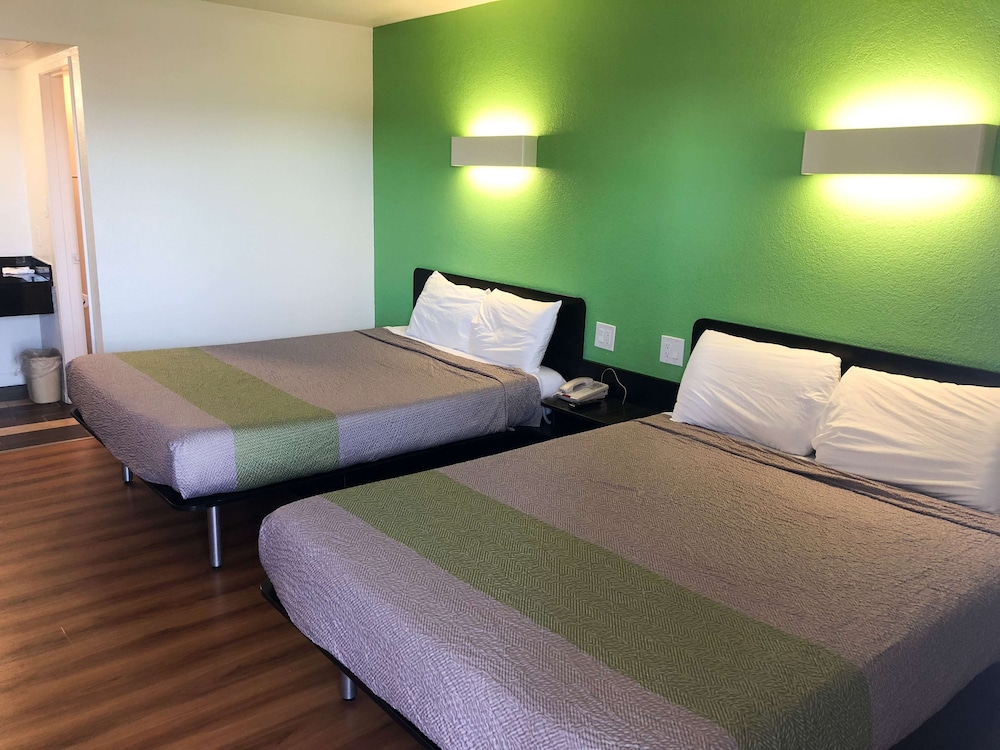 Motel6 Barstow, CA 26/57