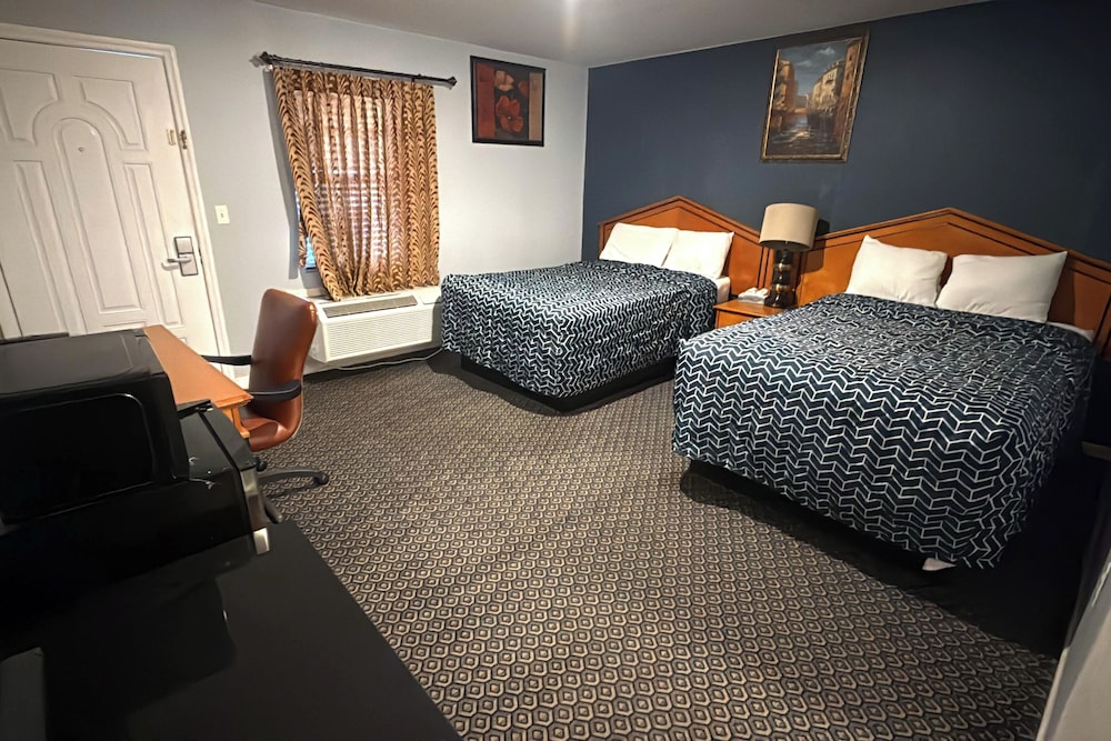 At 9 Motel Near Freehold I-195 17/38