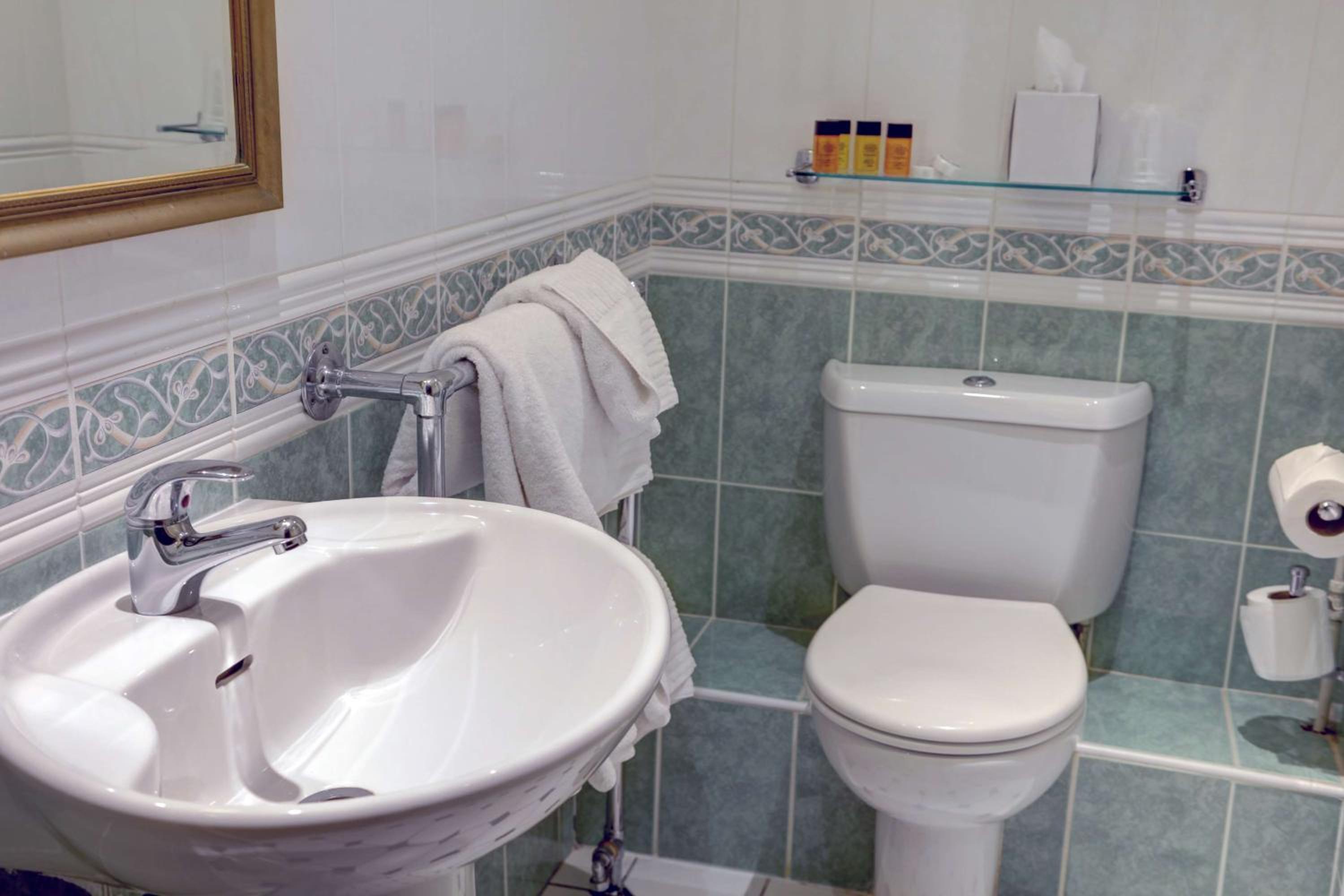 Family, Double and Twin Beds, Best Western Aberavon Beach Hotel 6/6