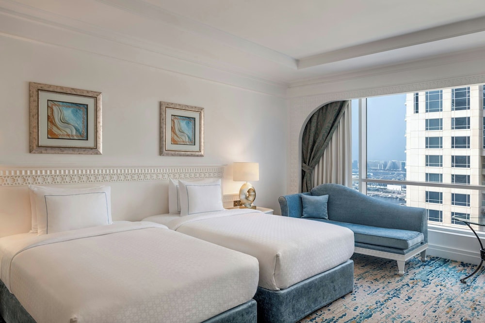 Al Habtoor Grand Resort, Autograph Collection 16/75
