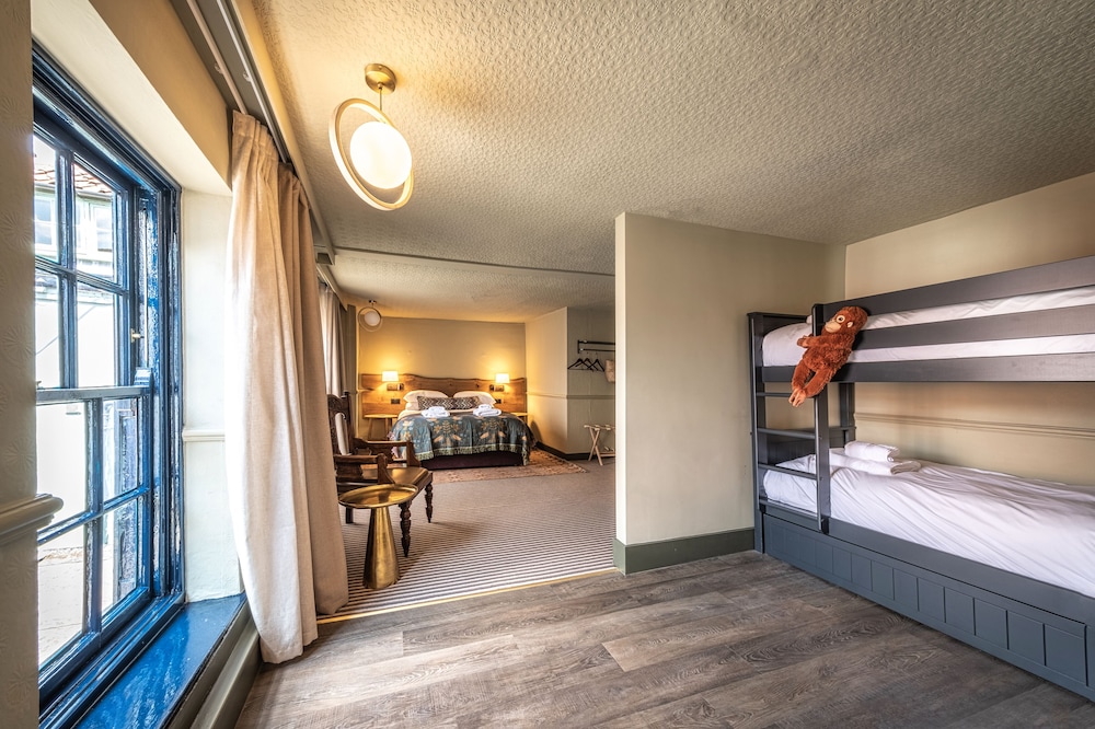 The Feathers Hotel 14/50