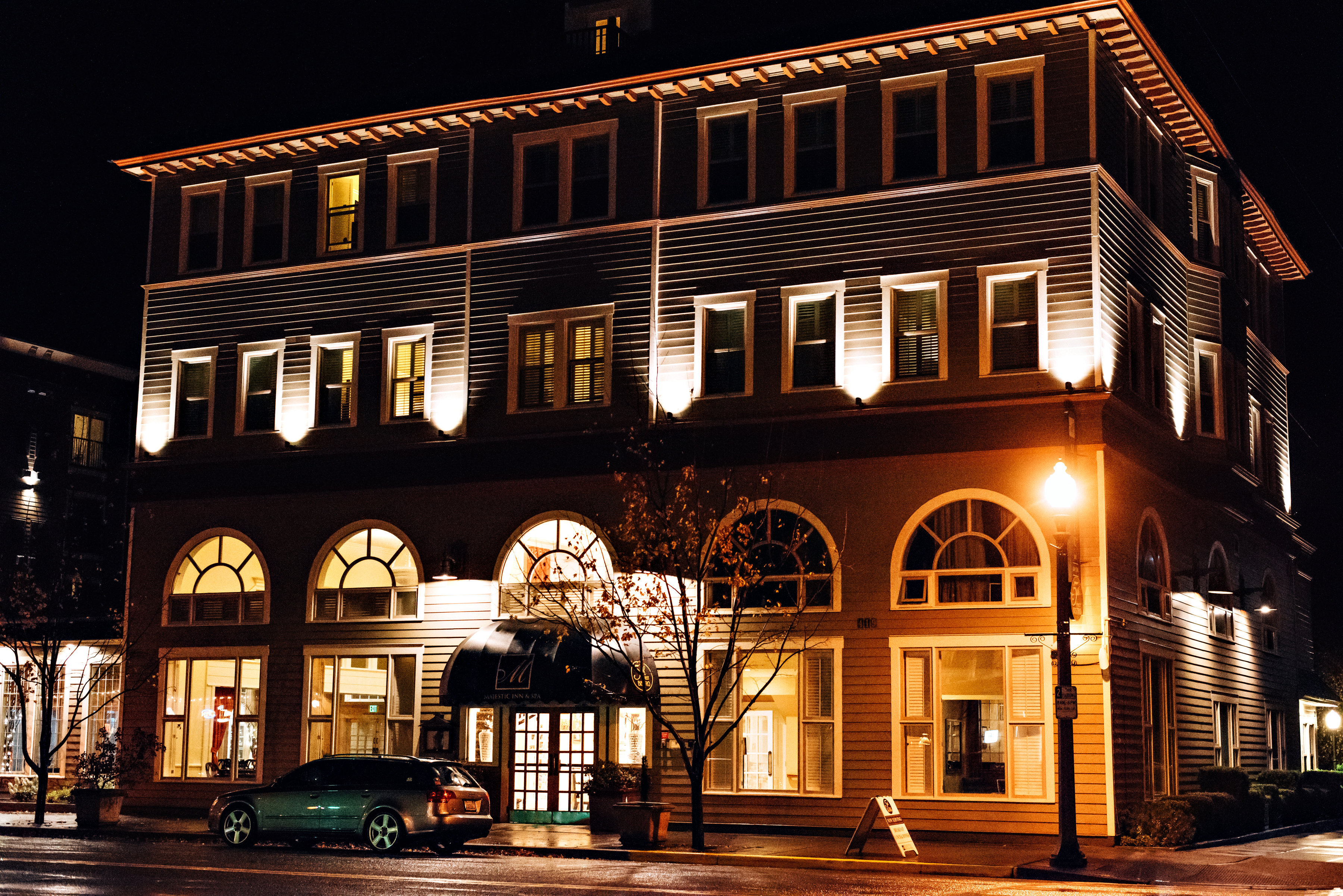 Majestic Inn & Spa 4/80