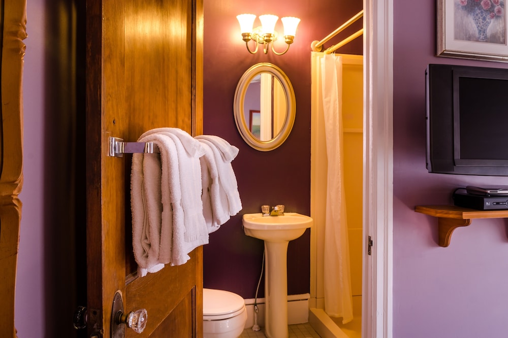 Carisbrooke Inn 41/53