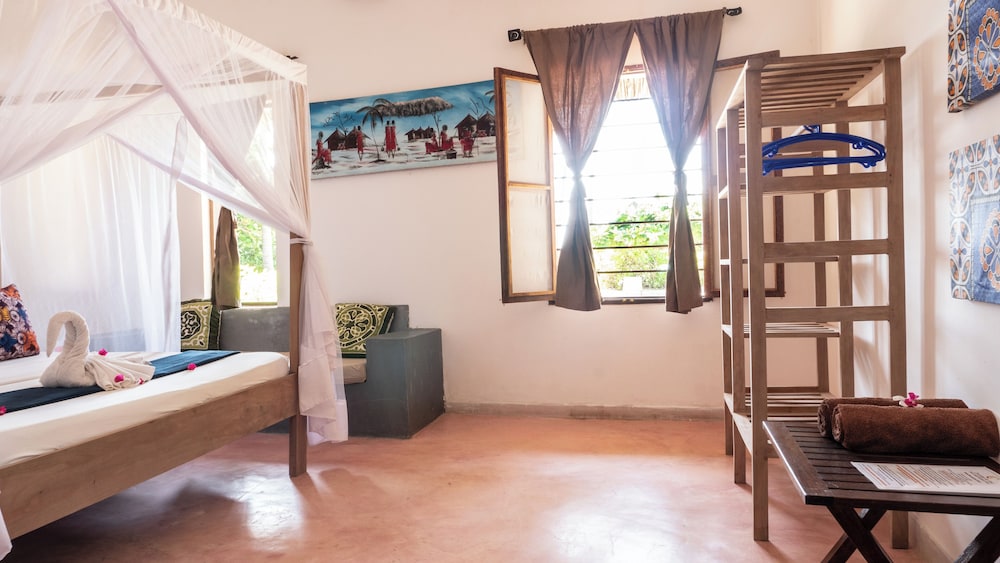 Raha Lodge 24/42