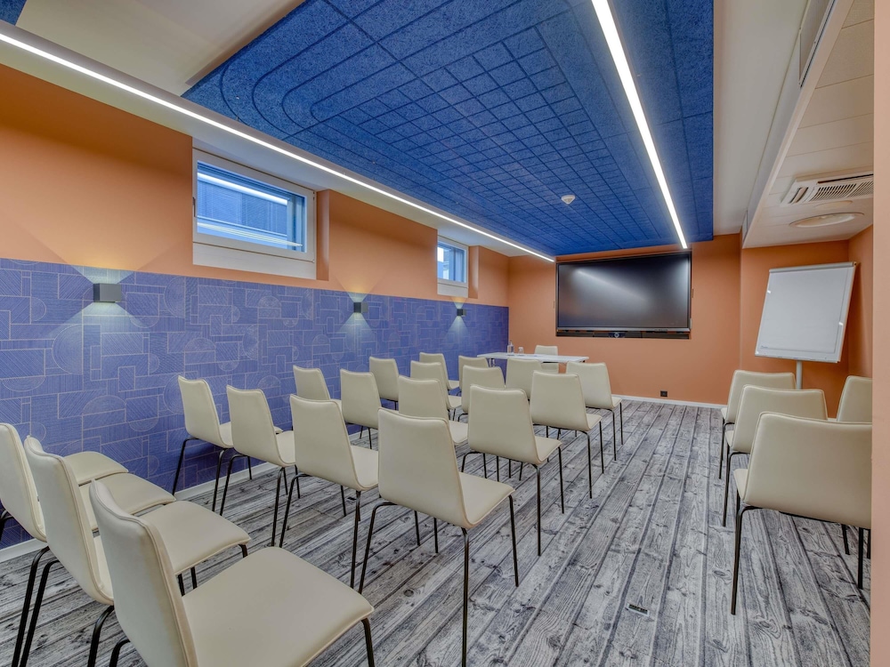 Ibis Styles Zurich City Center 62/68