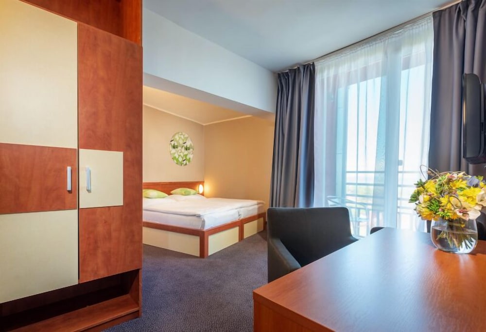 Atrium Hotel 26/47