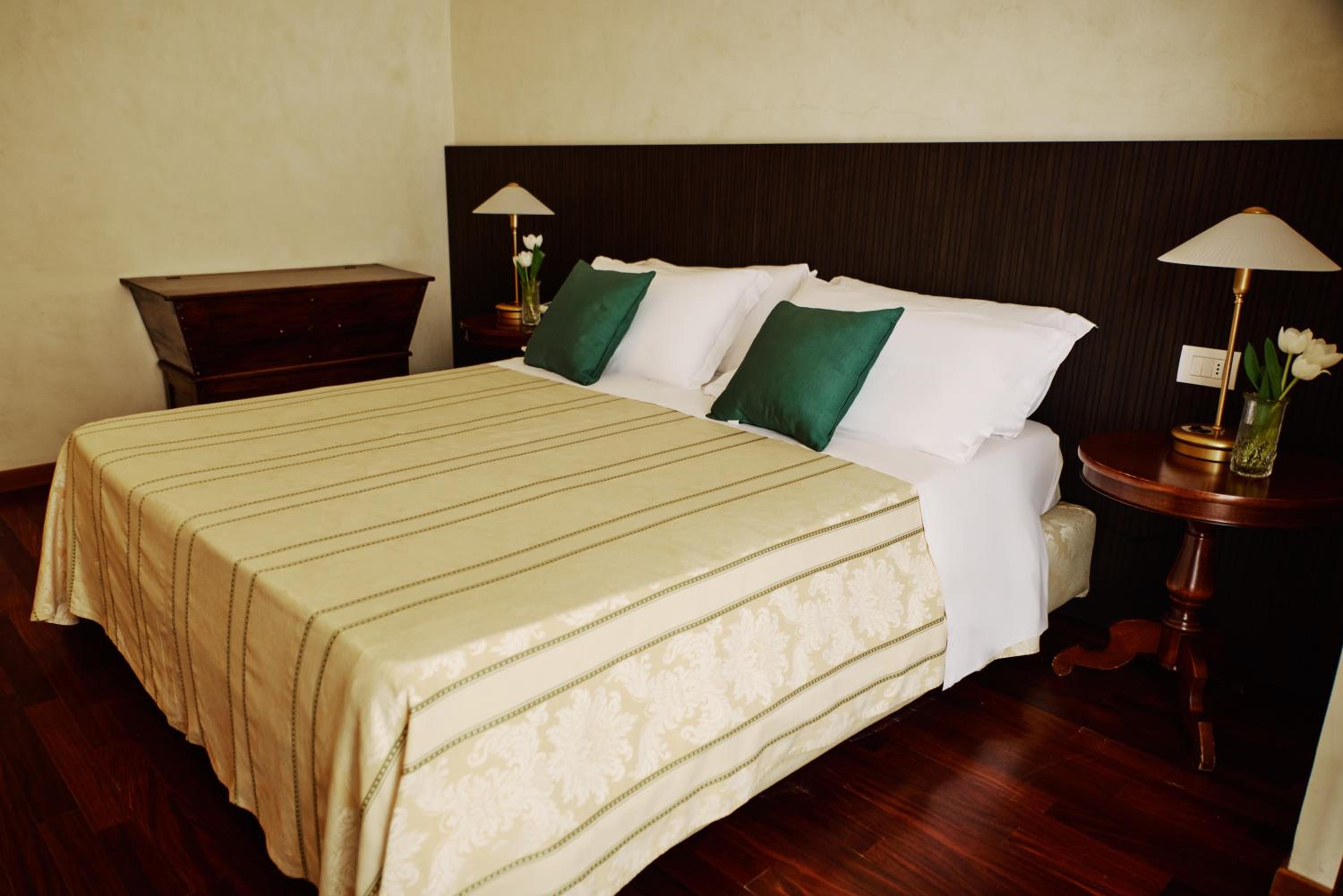 Room, Triple, Lateral Side Sea View