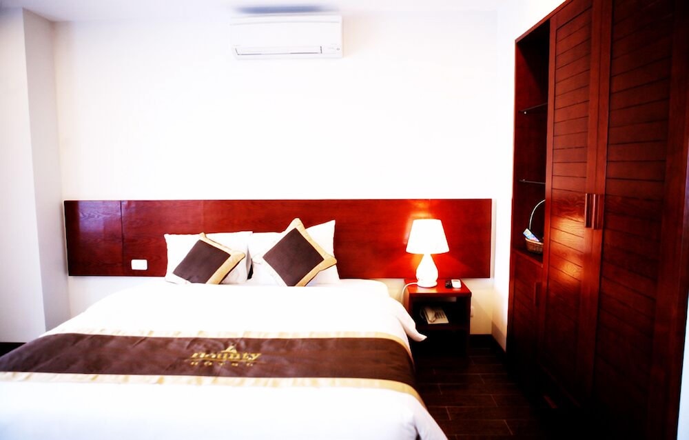Bounty Hotel 18/67