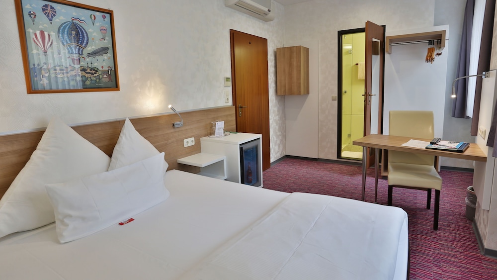 Hotel Am Bismarck 4/24