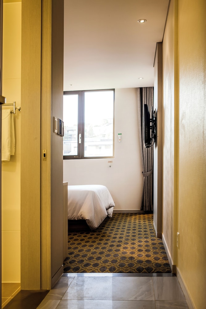 Hamilton Hotel 30/65