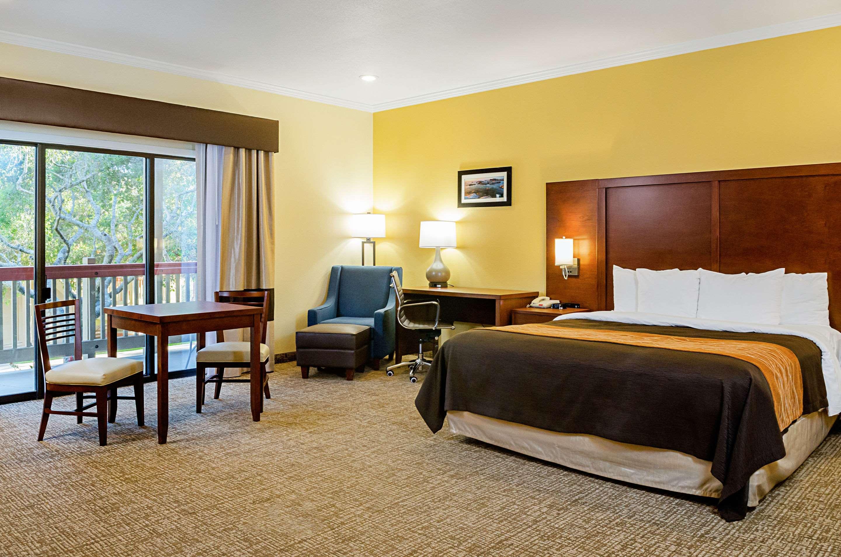 ROOM, KING BED