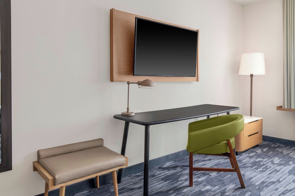 Fairfield Inn & Suites by Marriott Detroit Taylor 29/36