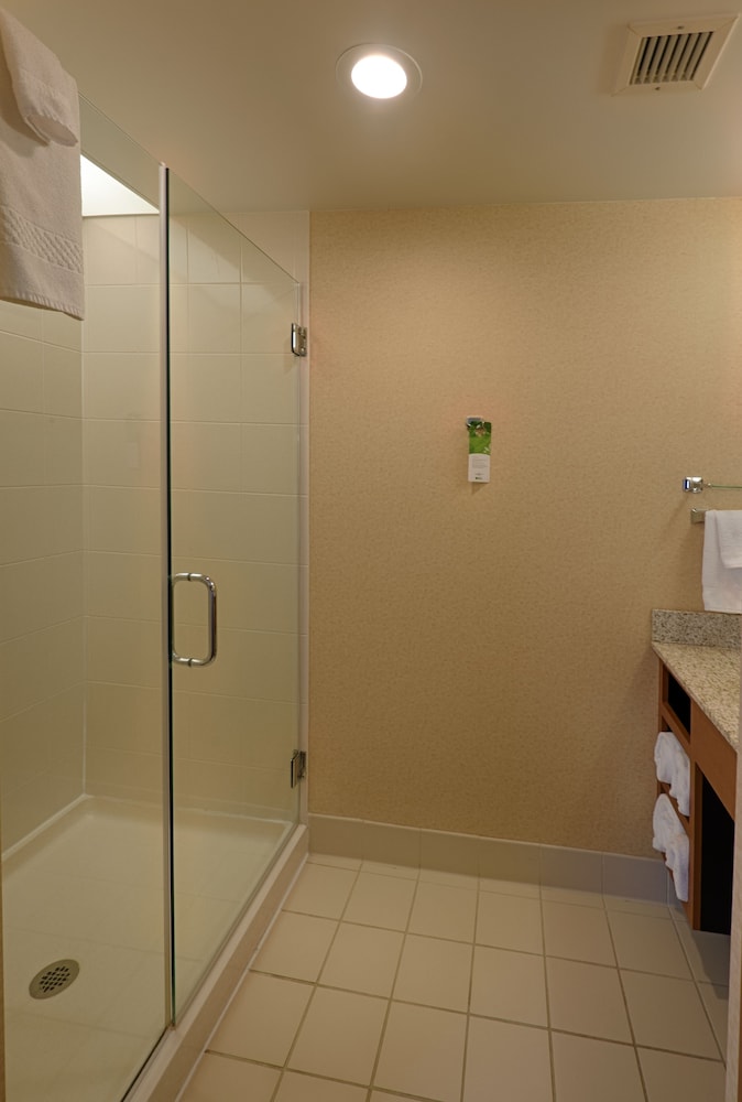 Suite, King Bed, Sofa, Accessible